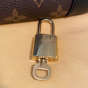 LV Brass Lock & Key #306